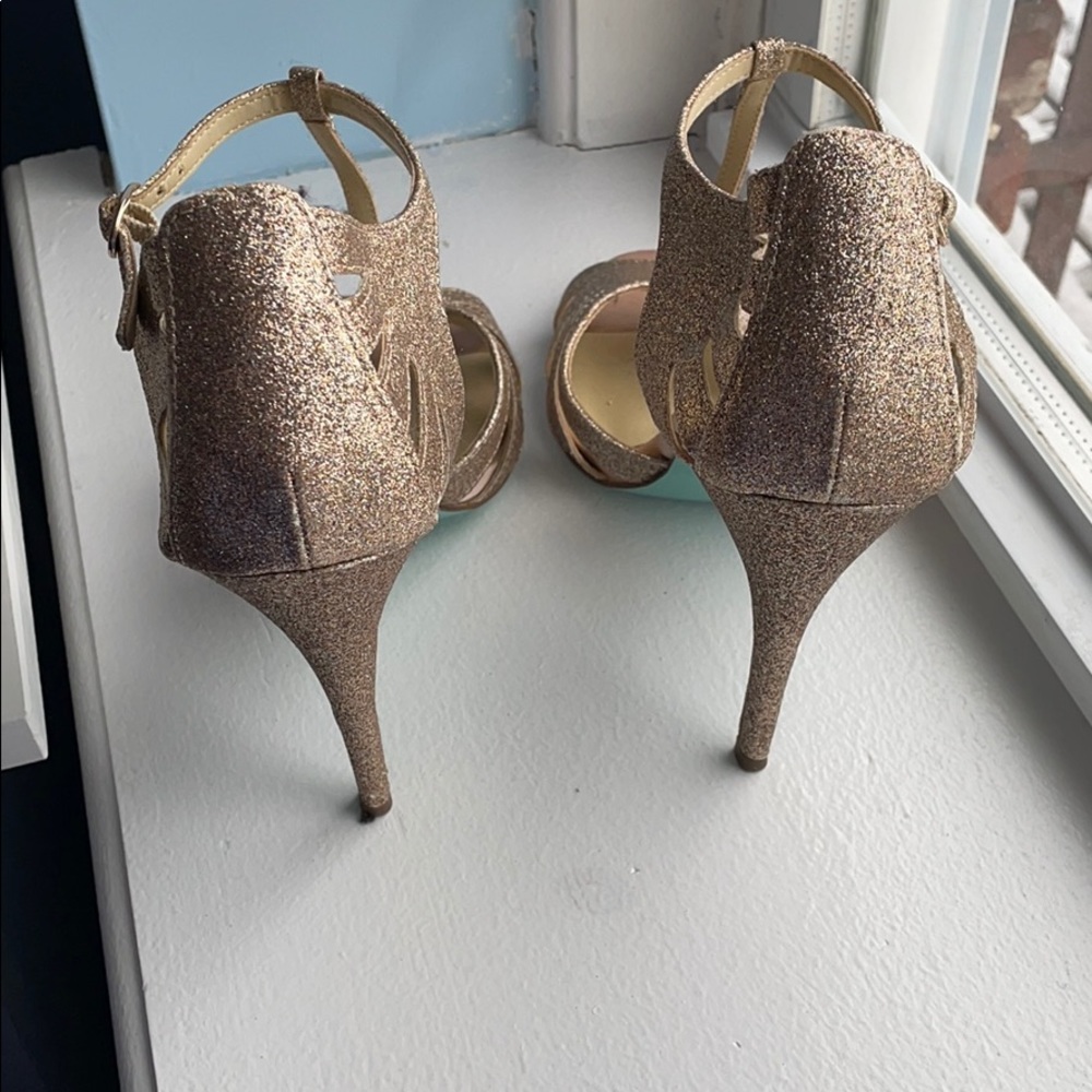 Heels - Picture 3 of 3